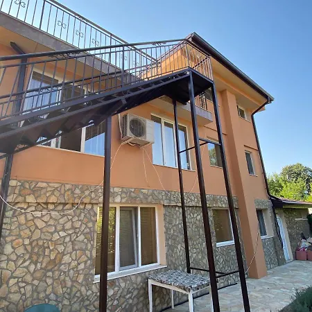 Πανσιόν M&v House *