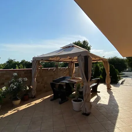 Πανσιόν M&v House *