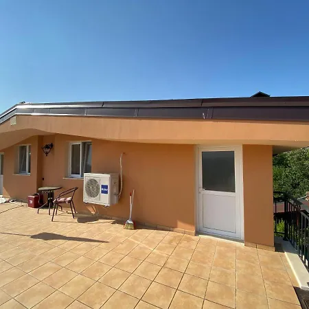 M&v House Πανσιόν *