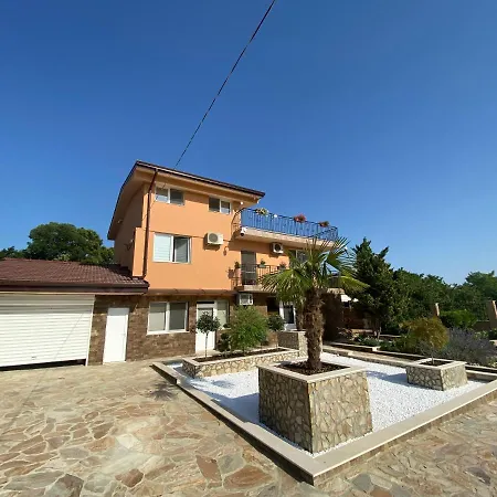 M&v House *